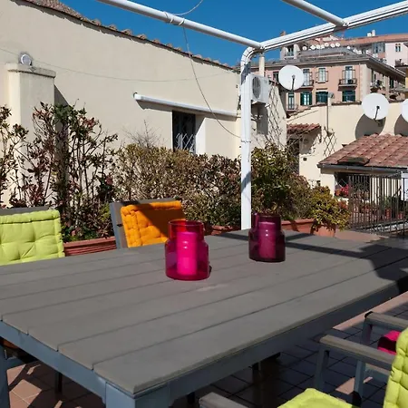 Casa Flo, Nel Centro Storico Con Terrazza E Ascensore Apartman