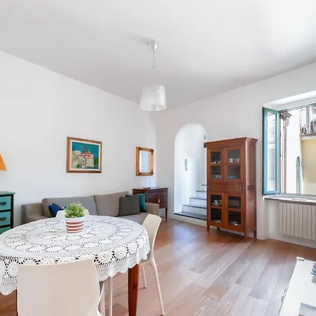 Casa Flo, Nel Centro Storico Con Terrazza E Ascensore
