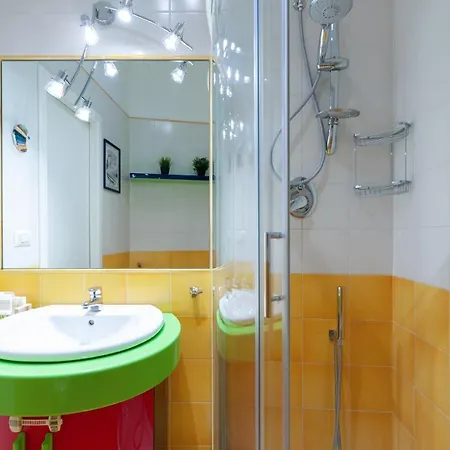 Casa Flo, Nel Centro Storico Con Terrazza E Ascensore Apartman *