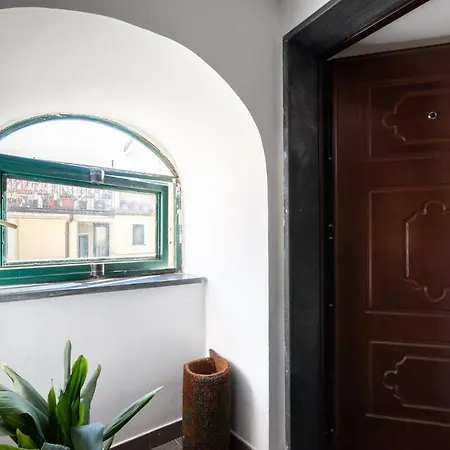 Casa Flo Con Terrazza E Ascensore 萨莱诺