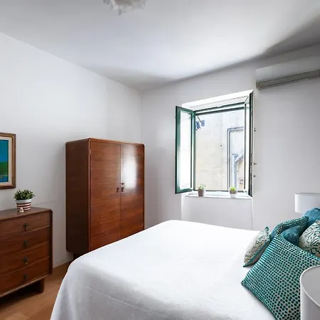 Casa Flo Con Terrazza E Ascensore 萨莱诺