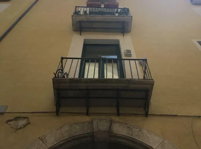 Casa Flo Con Terrazza E Ascensore Σαλέρνο